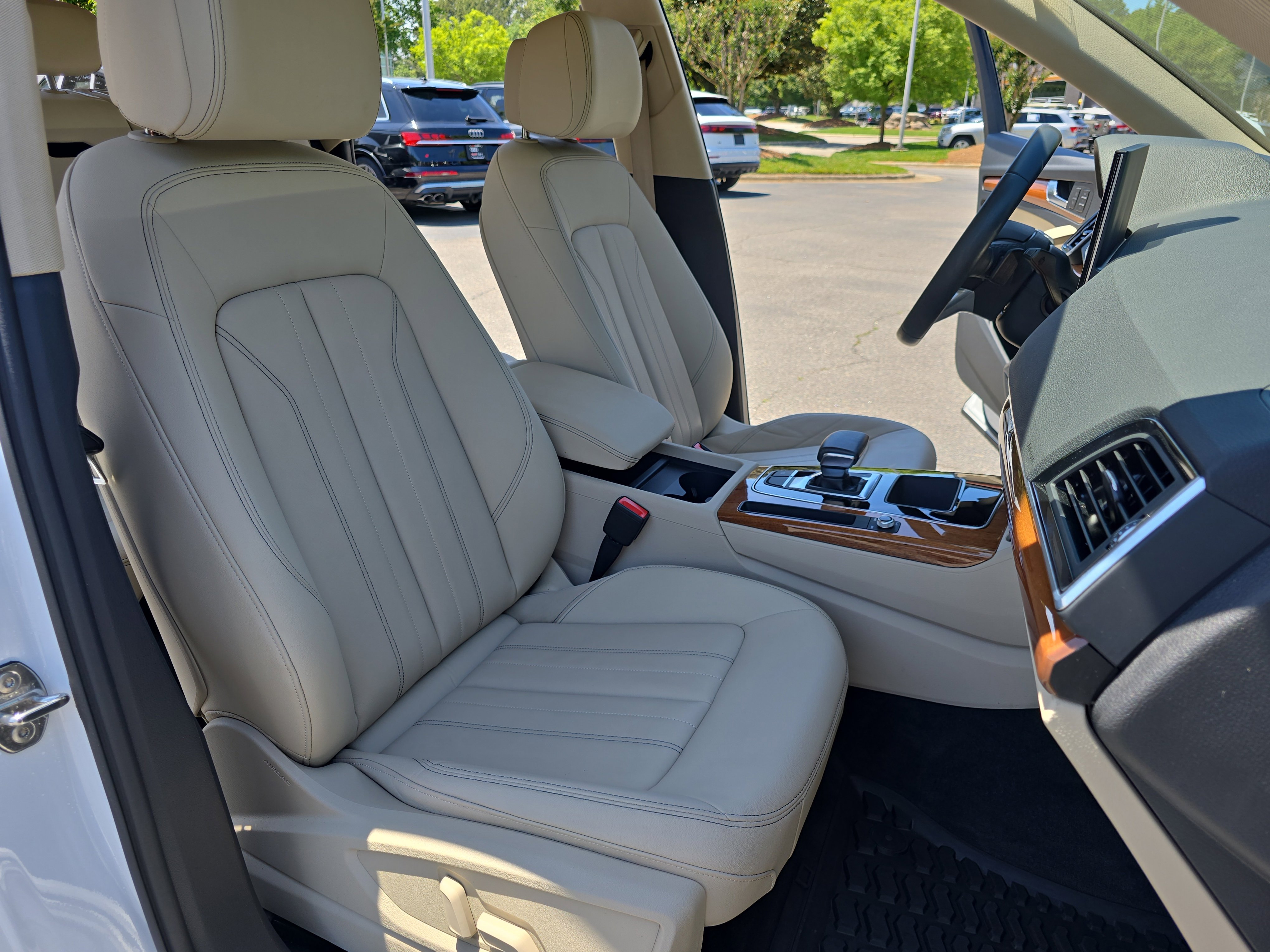 Used 2023 Audi Q5 2.0T Premium w/ Convenience Package AWD/4WD image 10