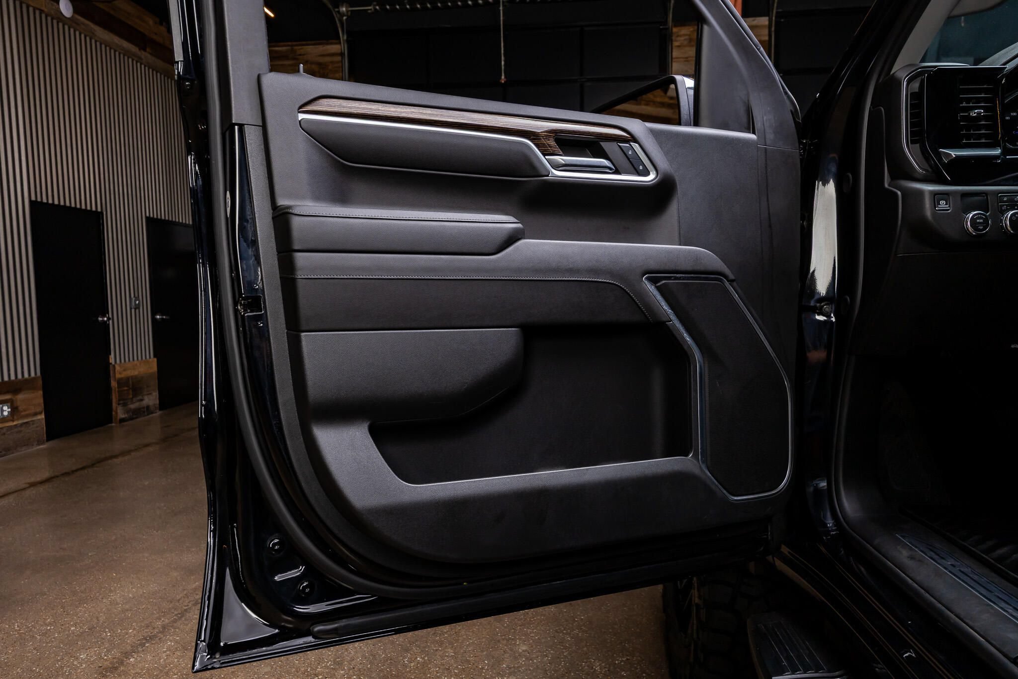Used 2024 GMC Sierra 1500 SLE RWD image 39