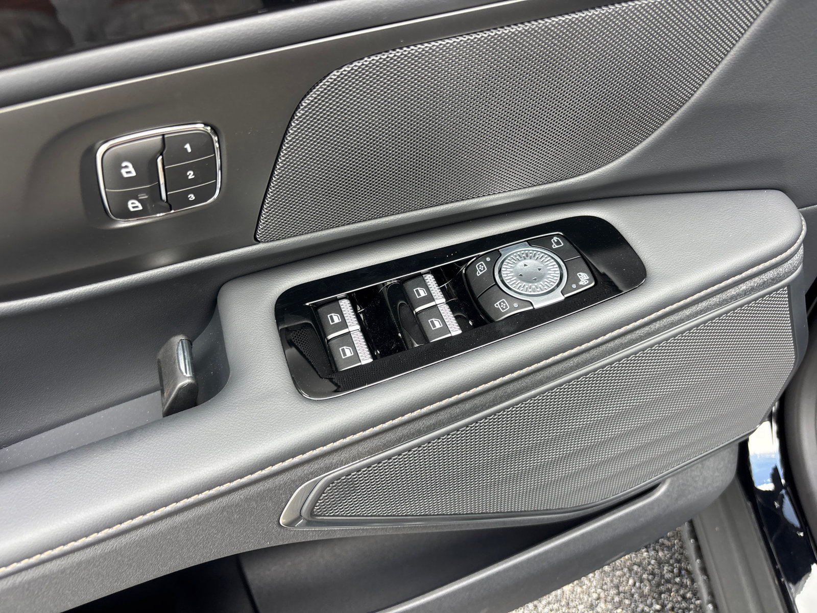 New 2026 Lincoln Nautilus Premier w/ Jet Appearance Package AWD/4WD image 13