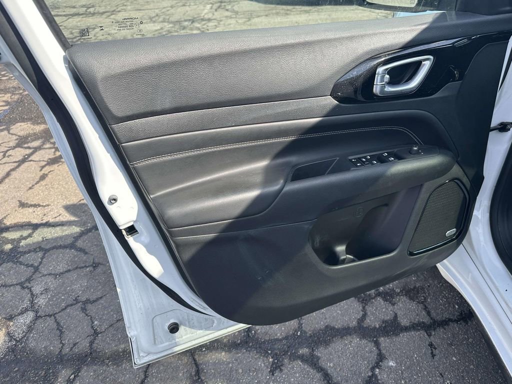 Used 2023 Jeep Compass High Altitude image 16