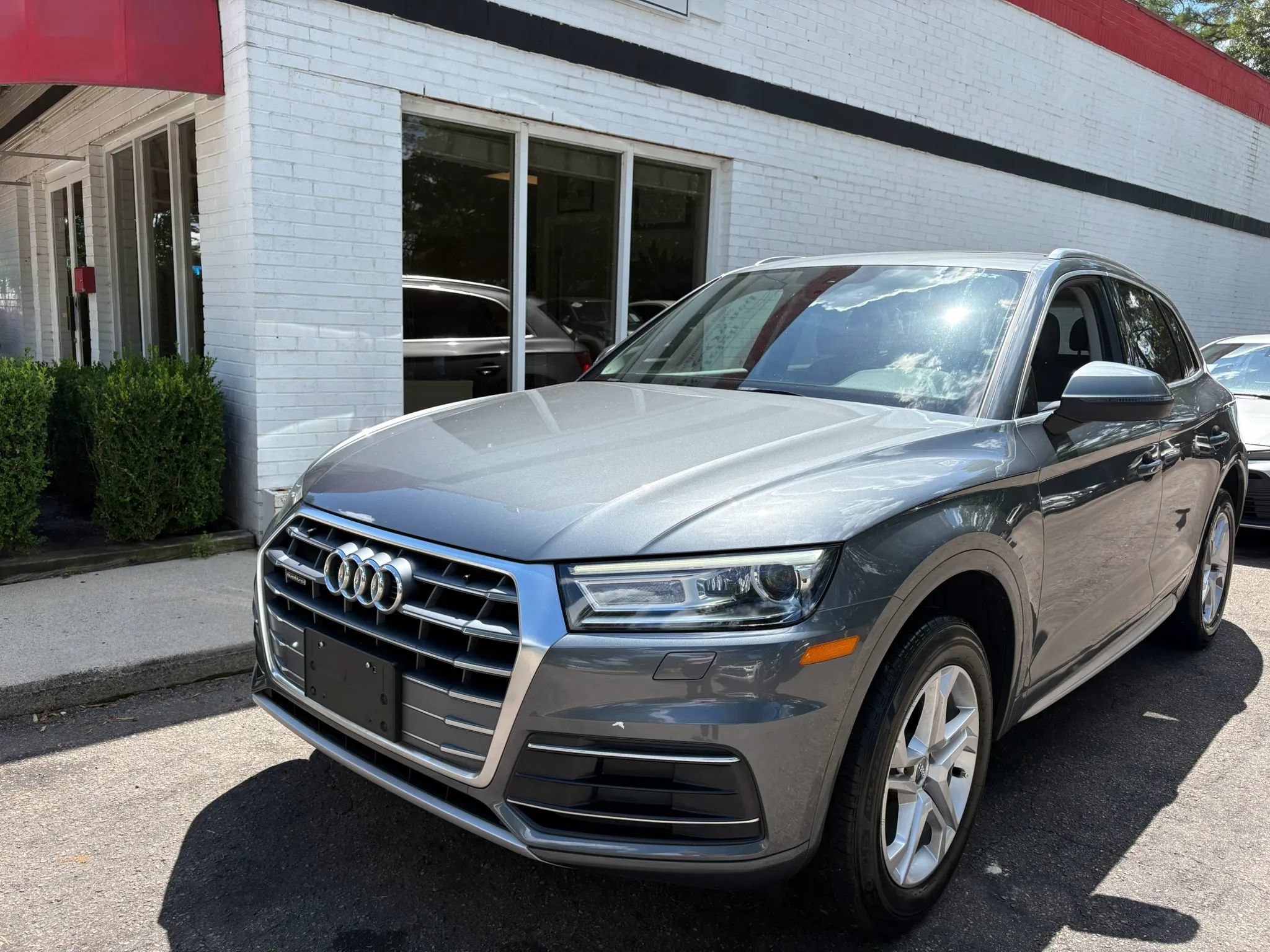 Used 2019 Audi Q5 2.0T Premium w/ Convenience Package AWD/4WD image 2