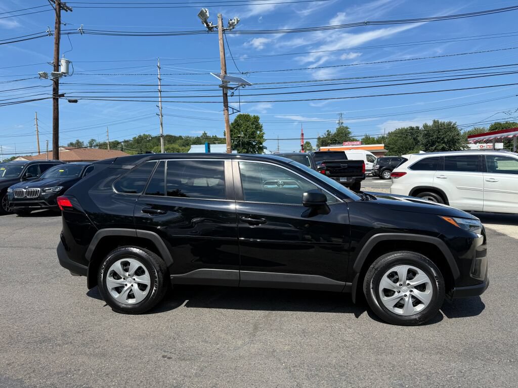 Used 2023 Toyota RAV4 LE AWD/4WD image 8
