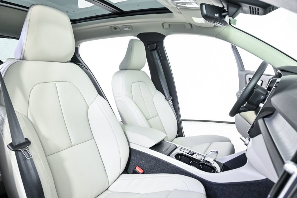 New 2026 Volvo XC40 B5 Ultra w/ Protection Package Premier image 23