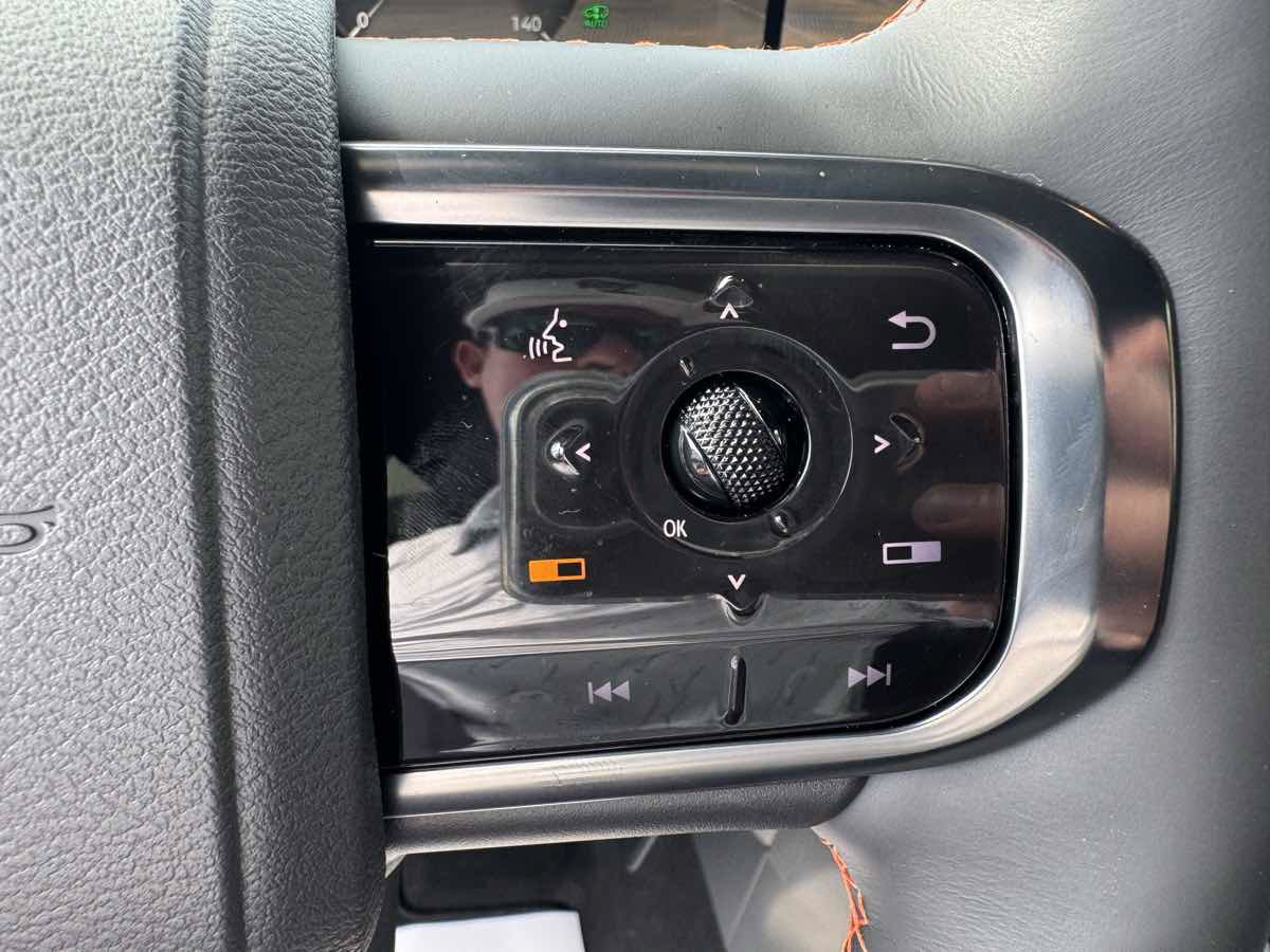 Used 2025 Nissan Armada PRO-4X w/ Pro-4X Premium Package AWD/4WD image 21