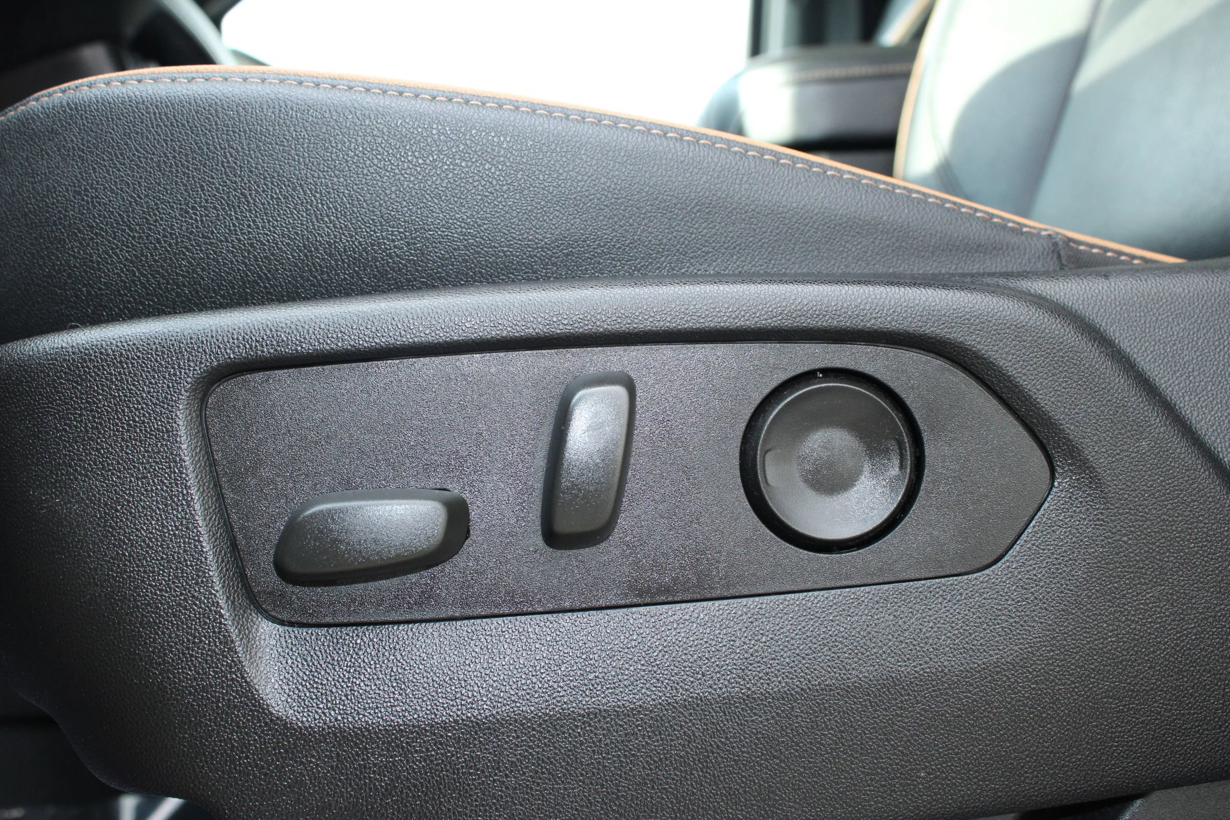 Used 2023 GMC Yukon AT4 w/ AT4 Premium Plus Package image 16