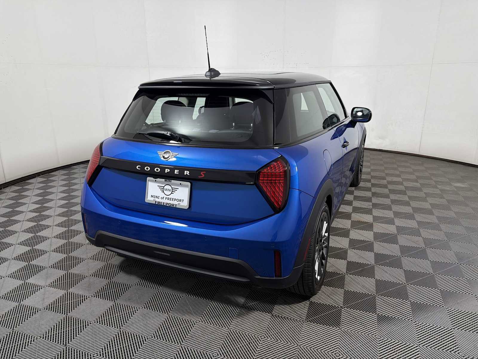 Certified 2025 MINI Cooper S FWD image 6