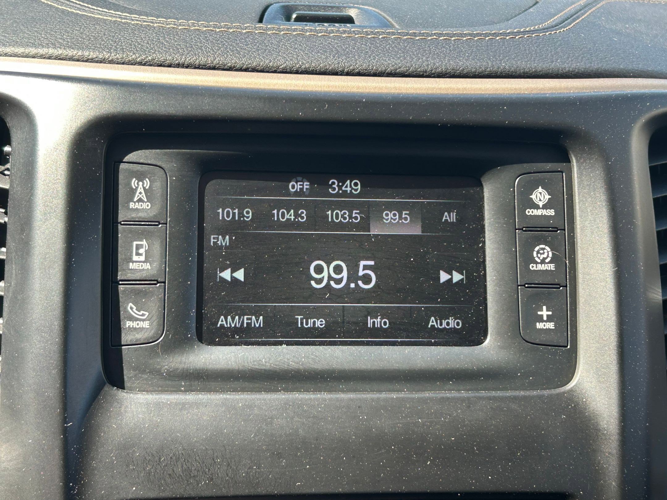 Used 2016 Jeep Cherokee Sport w/ Cold Weather Group FWD image 20