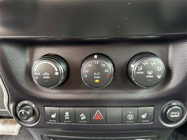 Used 2015 Jeep Wrangler Unlimited Sahara image 21