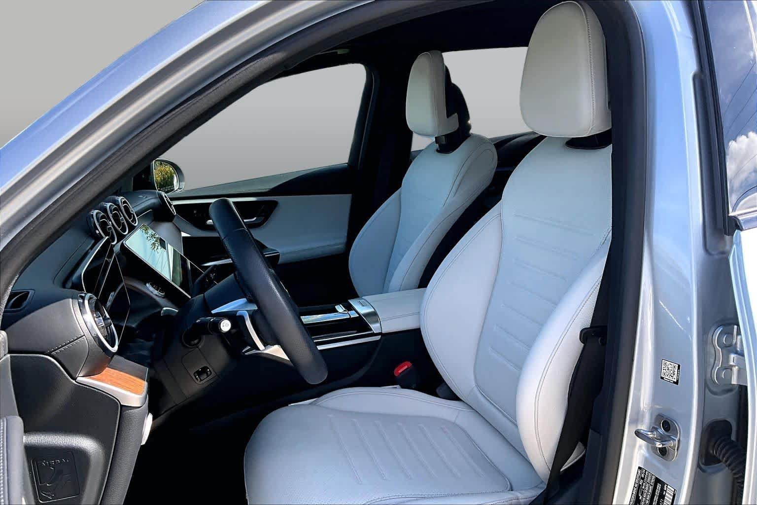 Used 2025 Mercedes-Benz GLC 300 4MATIC image 8