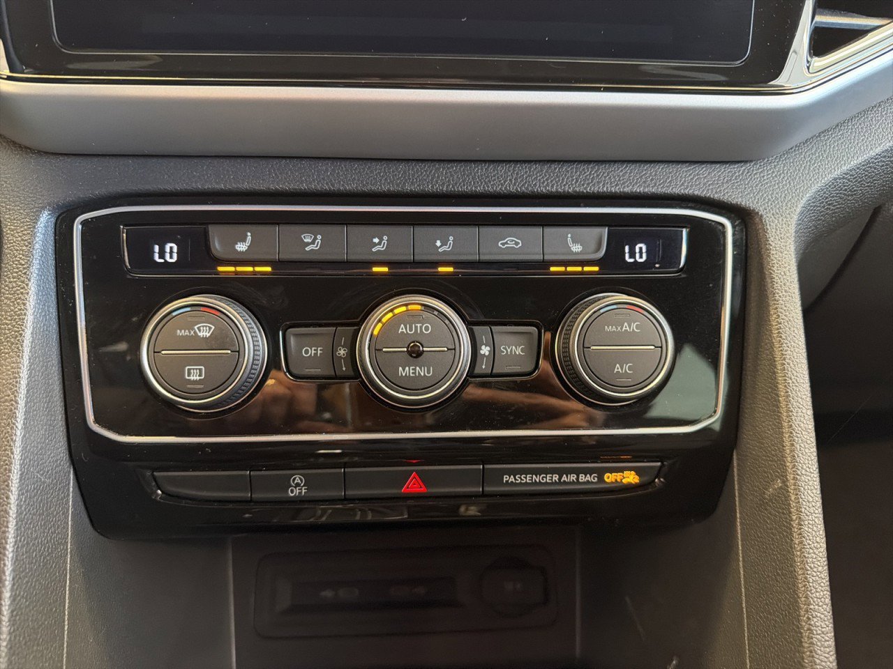 Used 2023 Volkswagen Atlas Cross Sport SE image 30