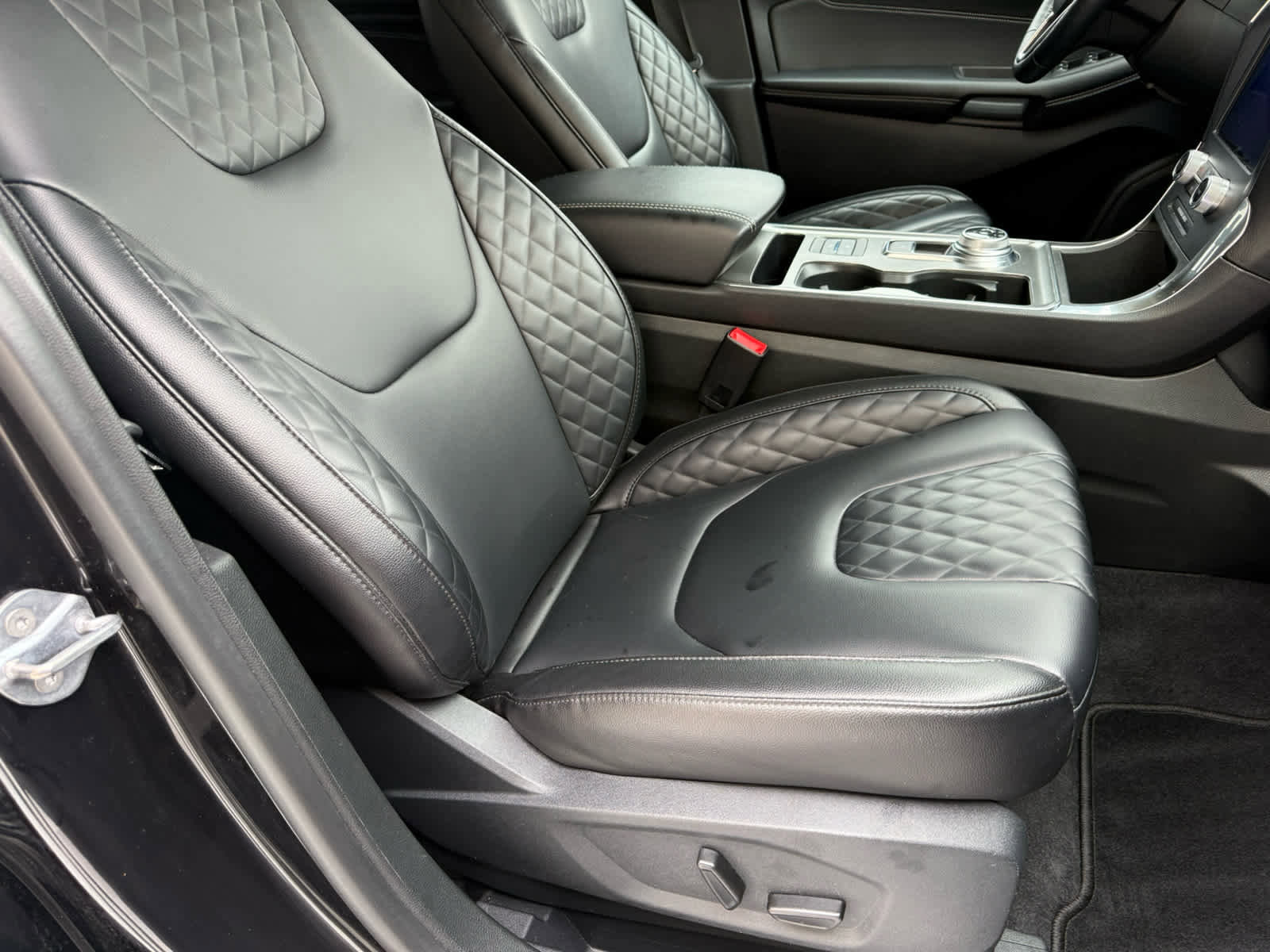 Certified 2024 Ford Edge Titanium image 8
