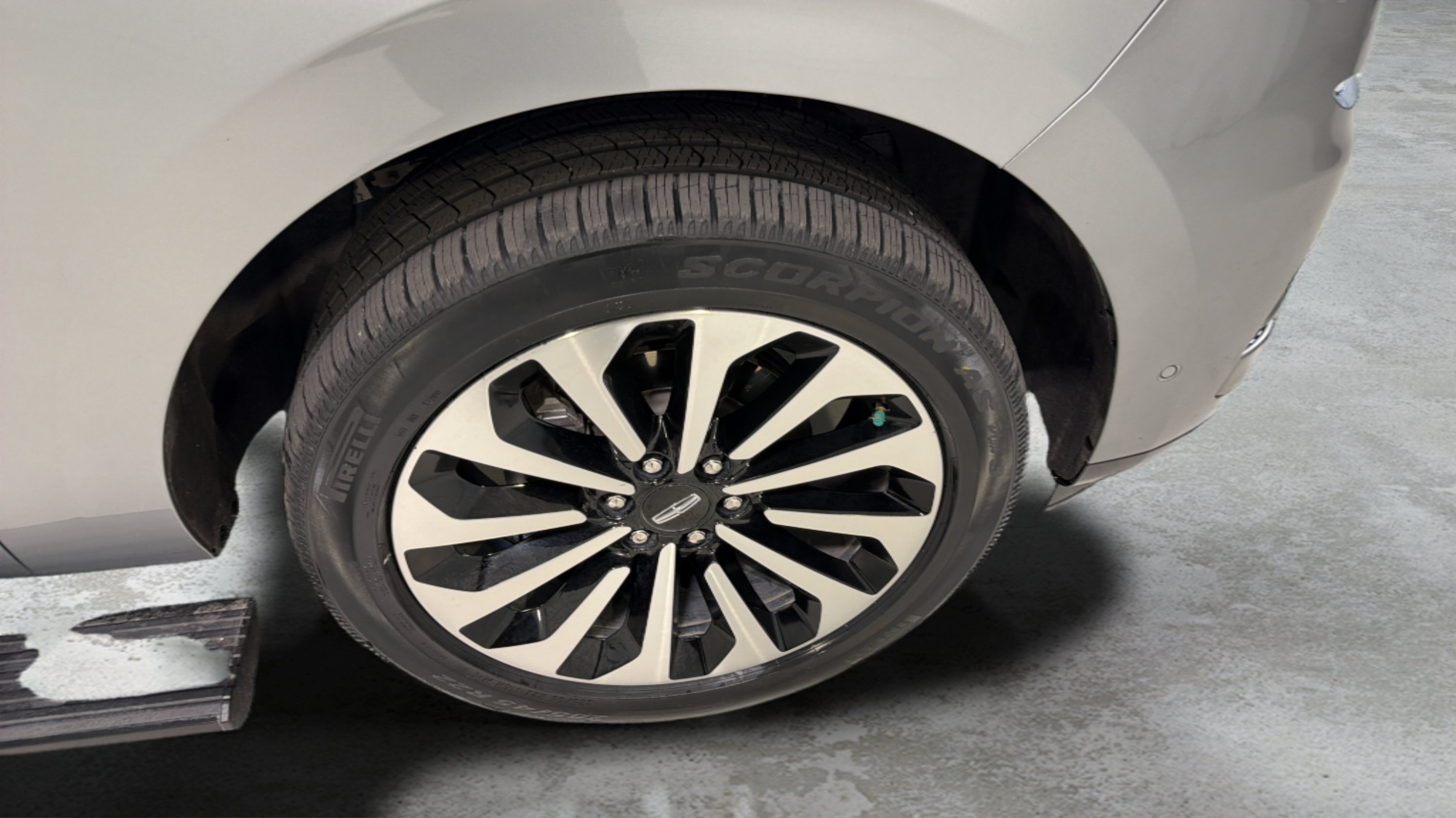 Used 2024 Lincoln Navigator Reserve AWD/4WD image 16