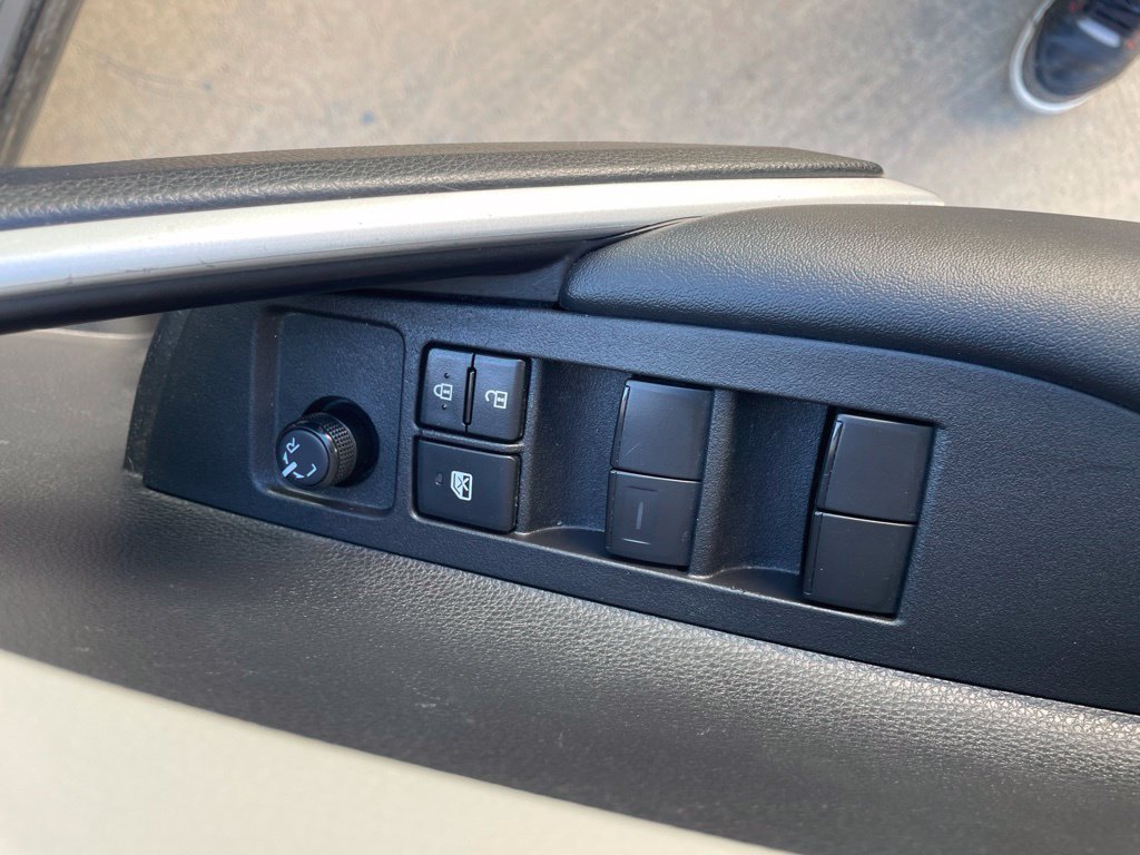 Used 2025 Toyota Corolla Cross L FWD image 17