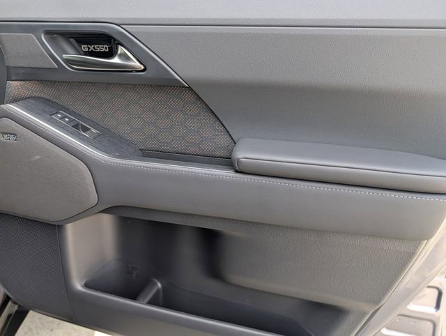 Used 2024 Lexus GX 550 w/ Accessory Package (2T) image 38