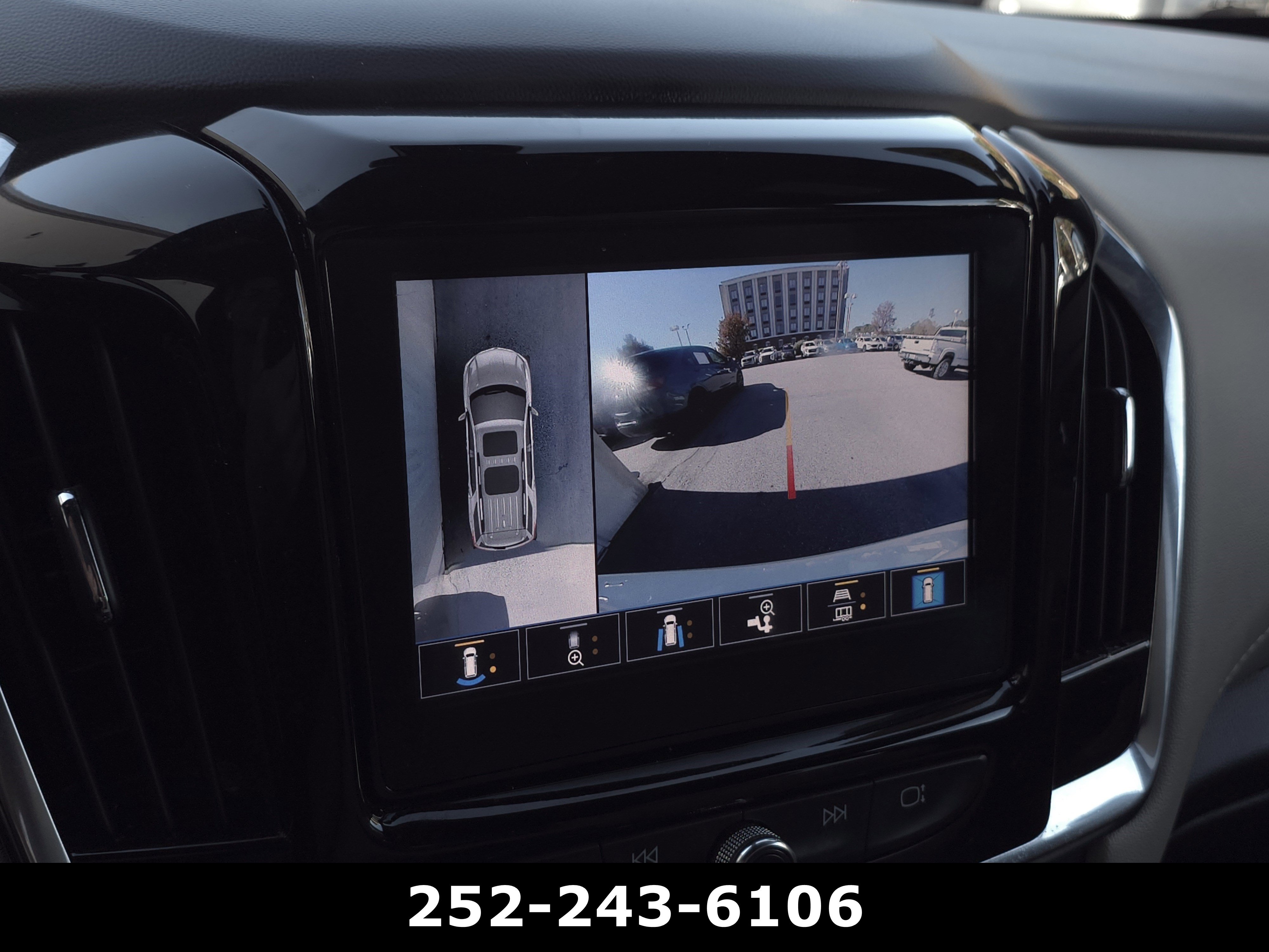 Used 2023 Chevrolet Traverse LT w/ LT Premium Package image 23