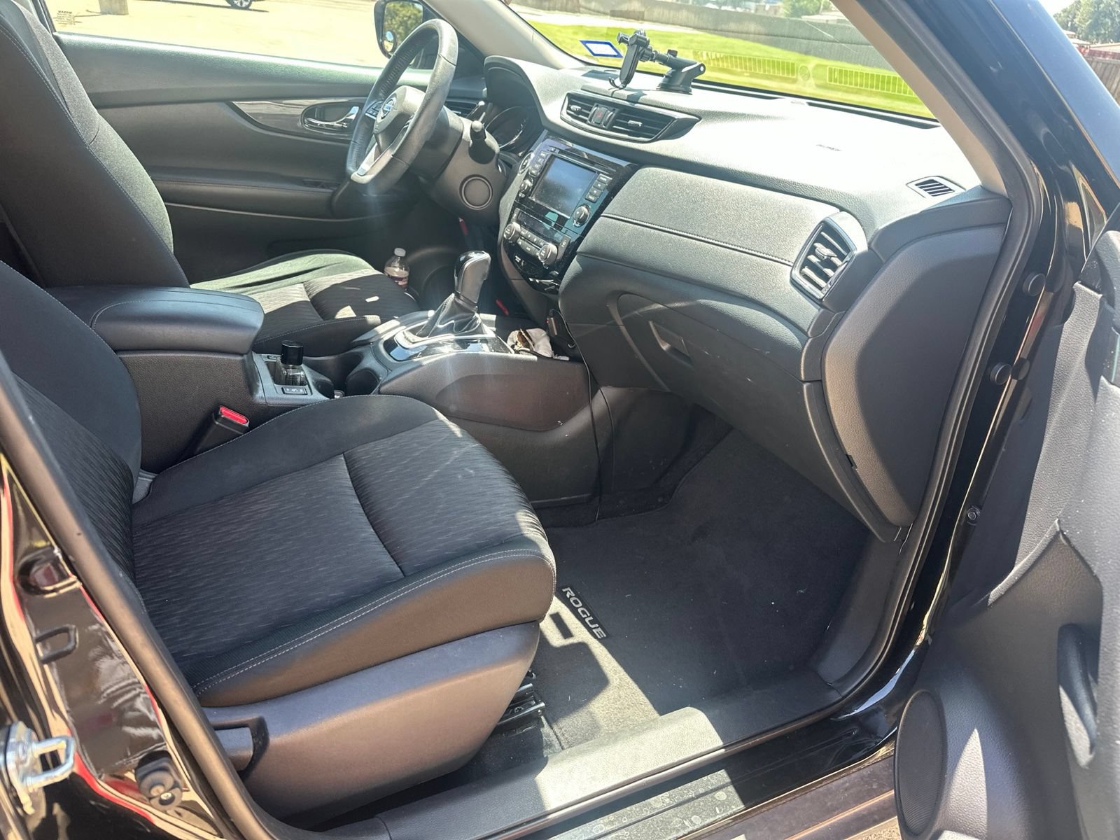 Used 2019 Nissan Rogue SV FWD image 11