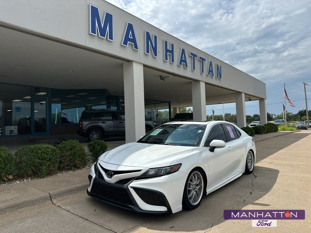 Used 2021 Toyota Camry SE AWD/4WD image 1