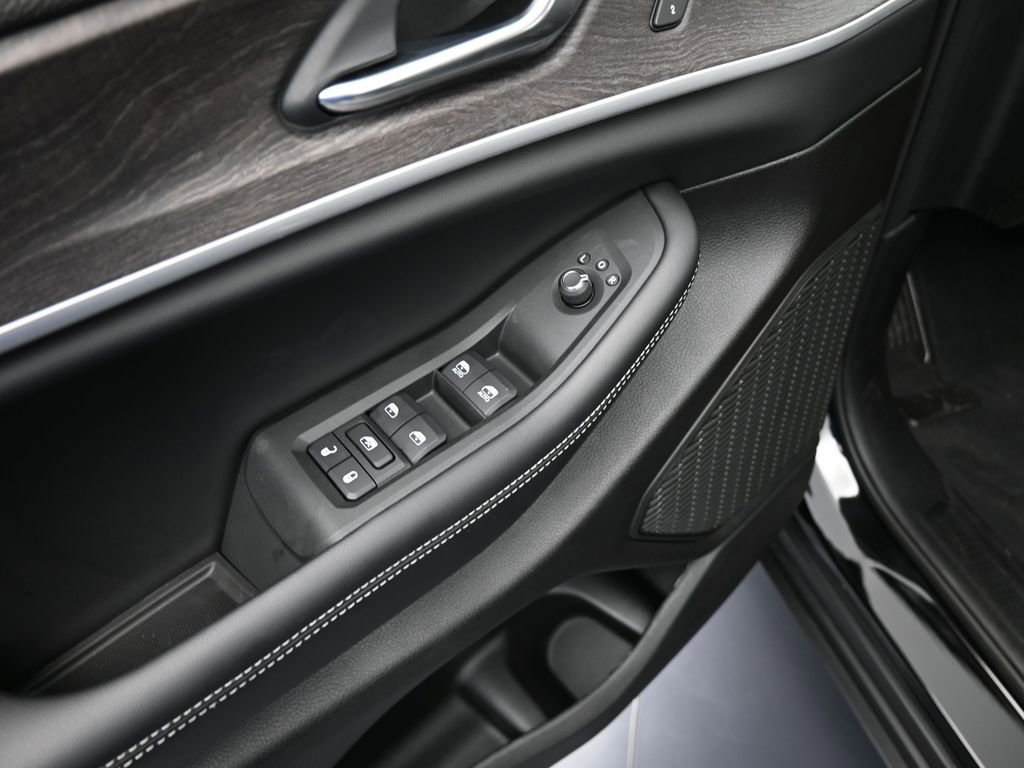 Used 2025 Jeep Grand Cherokee L Limited image 13