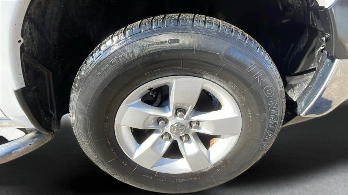 Used 2014 RAM 1500 4x4 Crew Cab w/ Exterior Appearance Group image 15