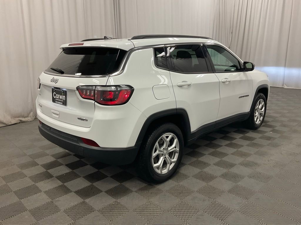 Used 2024 Jeep Compass Latitude image 2