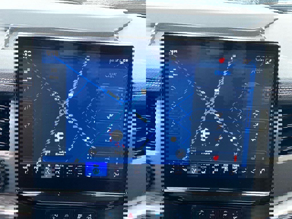 Used 2024 Ford Expedition XLT image 16