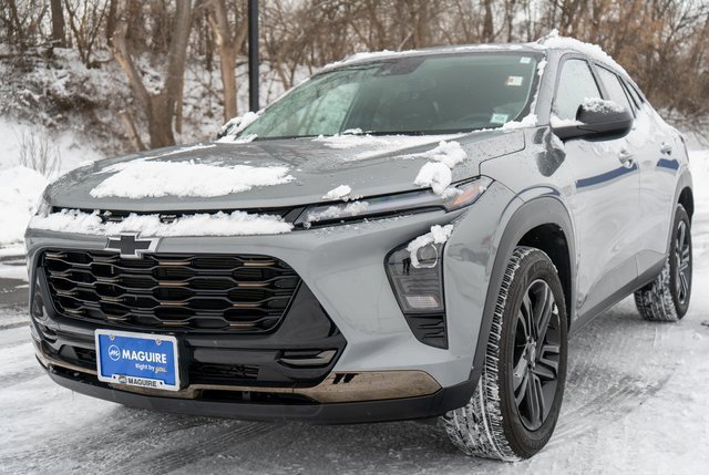 Used 2024 Chevrolet Trax ACTIV w/ Driver Confidence Package image 2