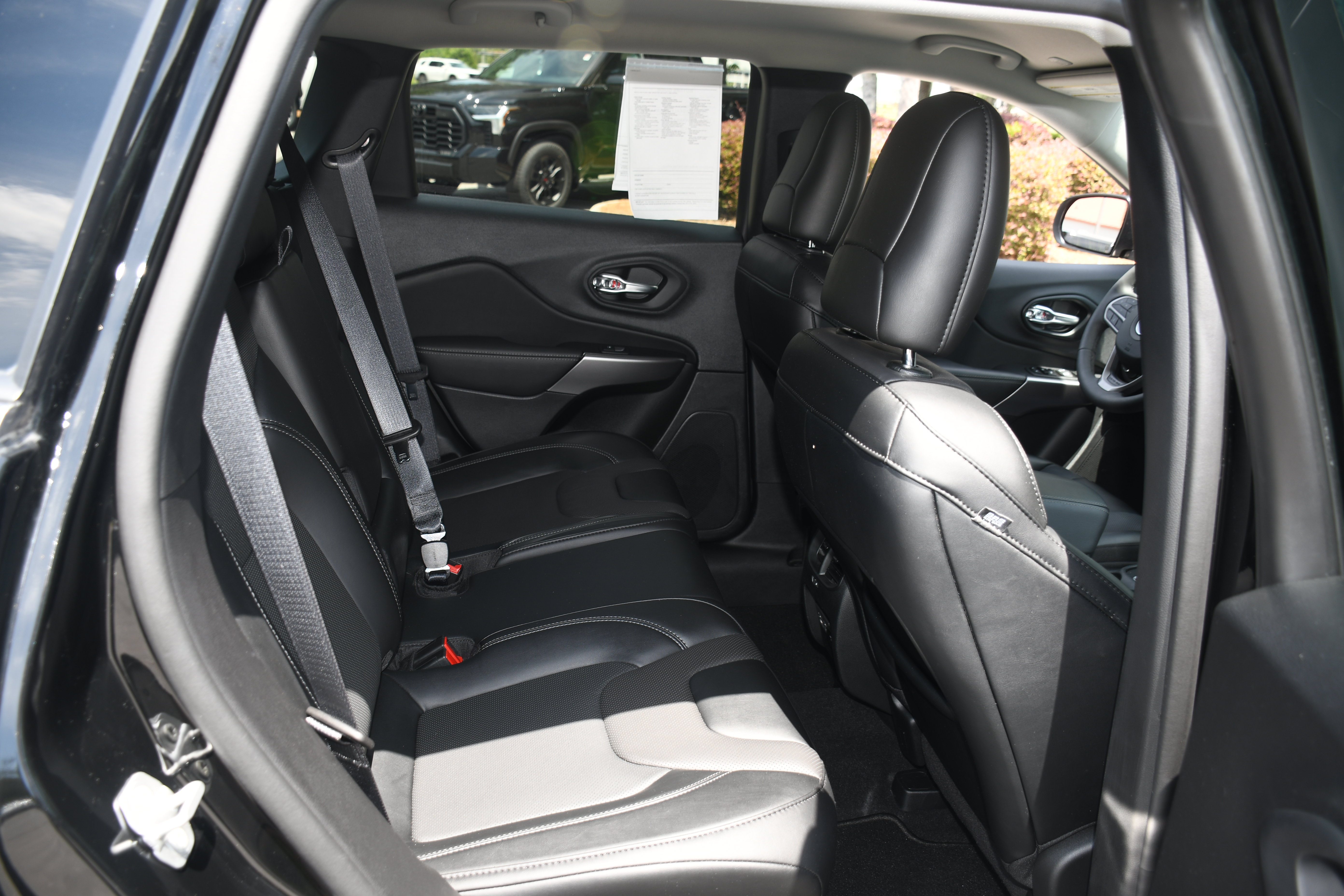 Used 2022 Jeep Cherokee Latitude Lux AWD/4WD image 18