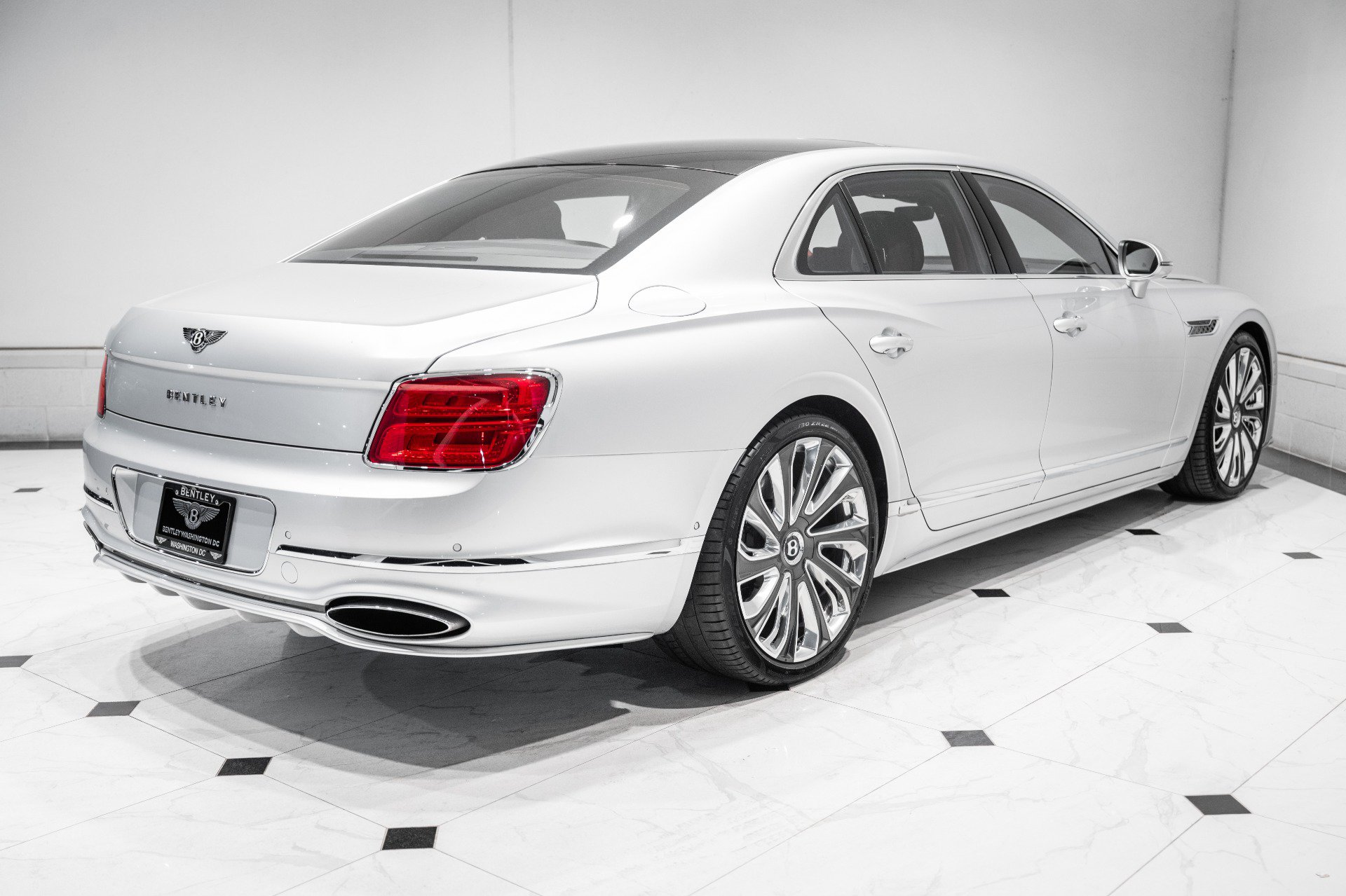 Used 2025 Bentley Flying Spur Plug-In Hybrid AWD/4WD image 11