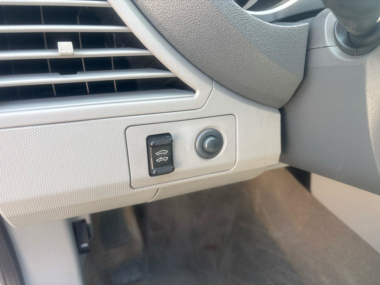 Used 2008 Chrysler Sebring Touring FWD image 14