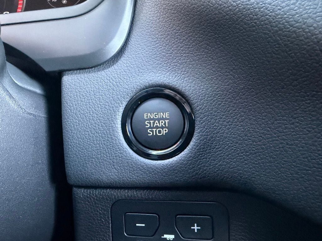 New 2026 Toyota Tundra Limited AWD/4WD image 18