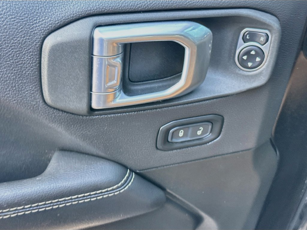 Used 2022 Jeep Wrangler Unlimited Sahara w/ Cold Weather Group AWD/4WD image 19
