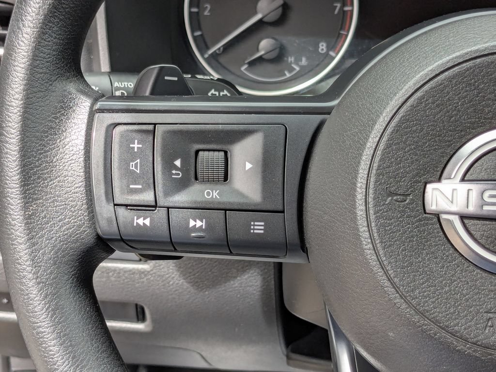 Used 2024 Nissan Rogue SV FWD image 16