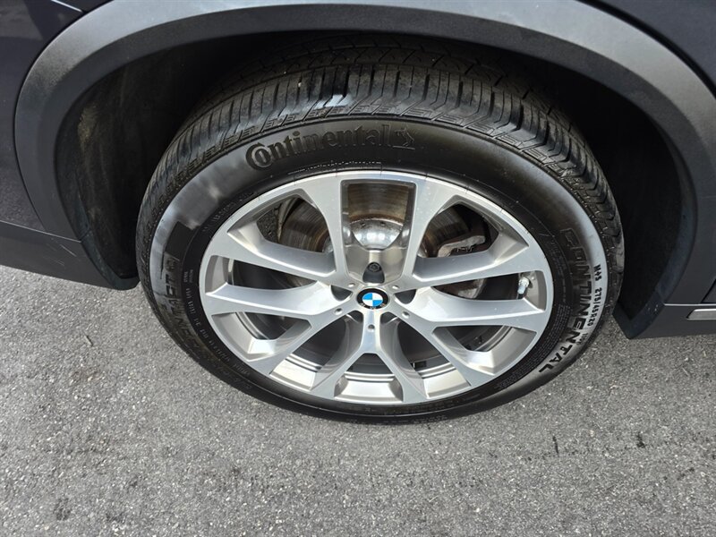 Used 2021 BMW X5 xDrive40i w/ Premium Package AWD/4WD image 30