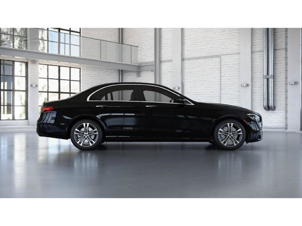 Used 2023 Mercedes-Benz E 350 4MATIC Sedan image 2