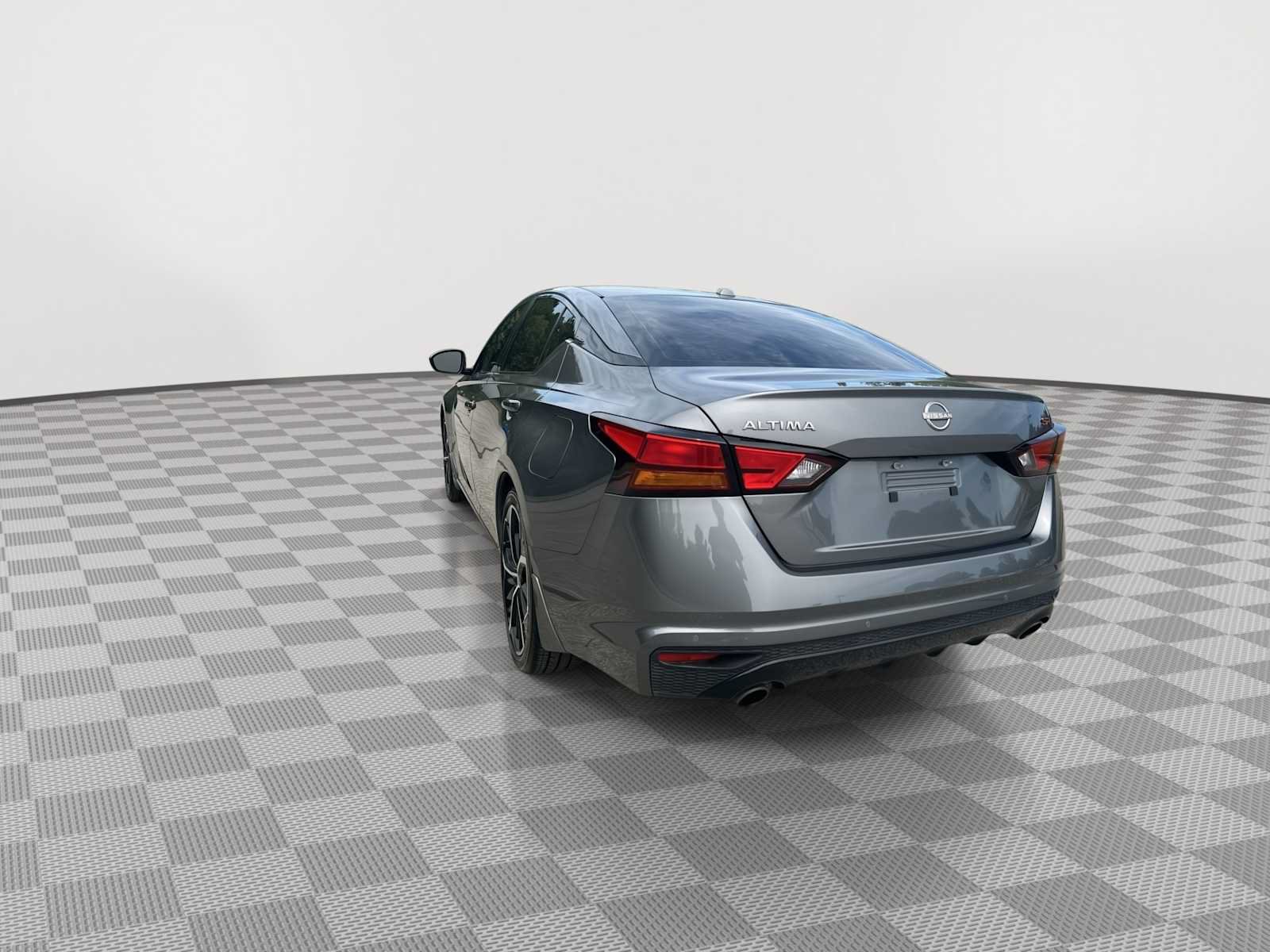 Used 2024 Nissan Altima 2.5 SR w/ SR Premium Package FWD image 4
