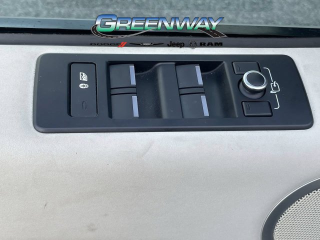 Used 2018 Land Rover Discovery HSE AWD/4WD image 18