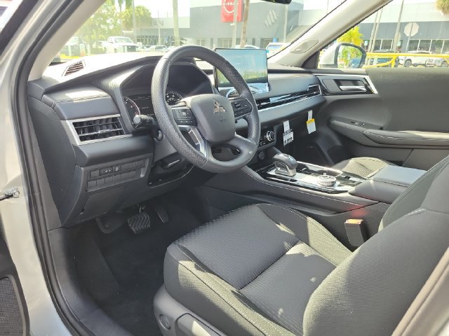 Used 2026 Mitsubishi Outlander ES FWD image 16