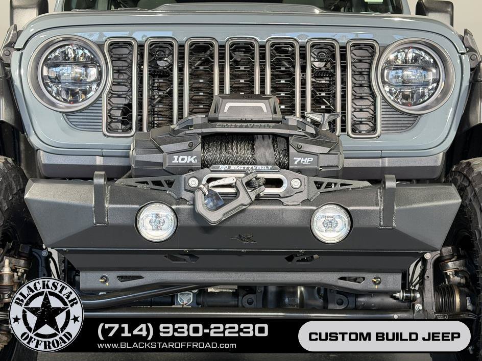 Used 2025 Jeep Wrangler Unlimited Rubicon 4xe w/ Convenience Group AWD/4WD image 11