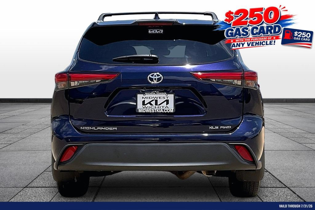 Used 2023 Toyota Highlander XLE AWD/4WD image 4