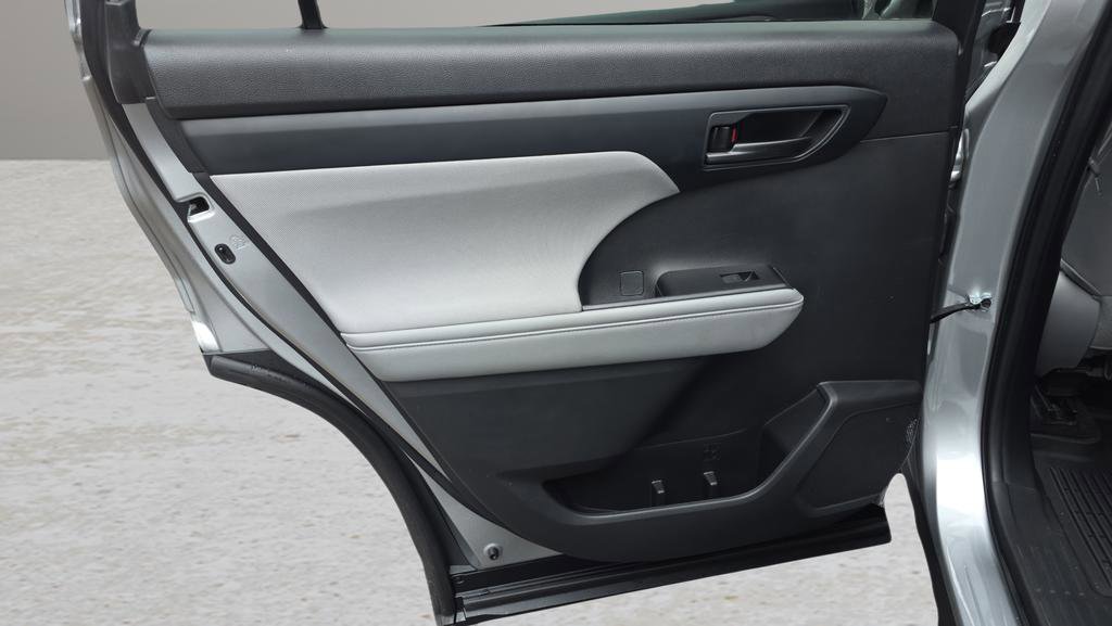 Used 2023 Toyota Highlander LE image 13