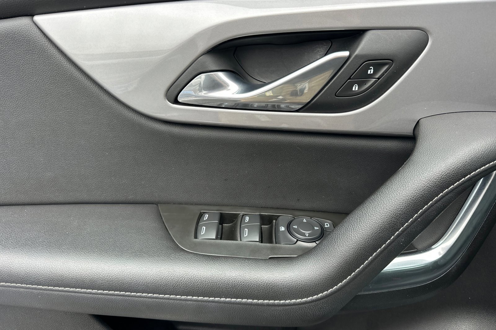 Used 2024 Chevrolet Blazer LT image 11