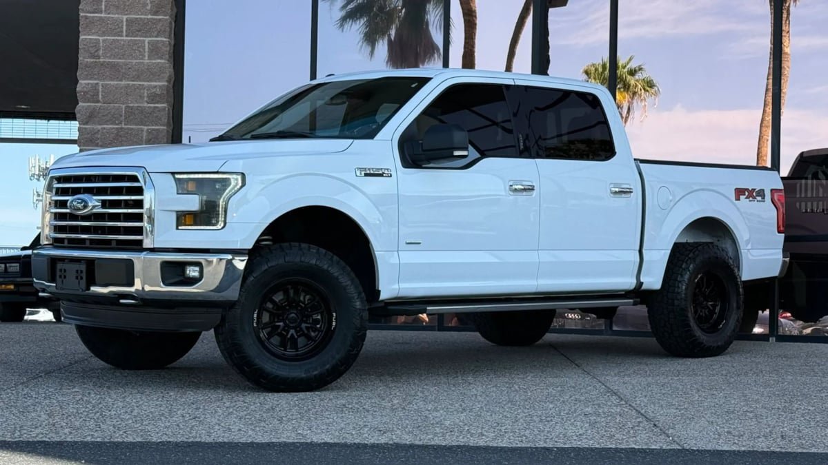Used 2016 Ford F150 XLT w/ Equipment Group 302A Luxury AWD/4WD image 3