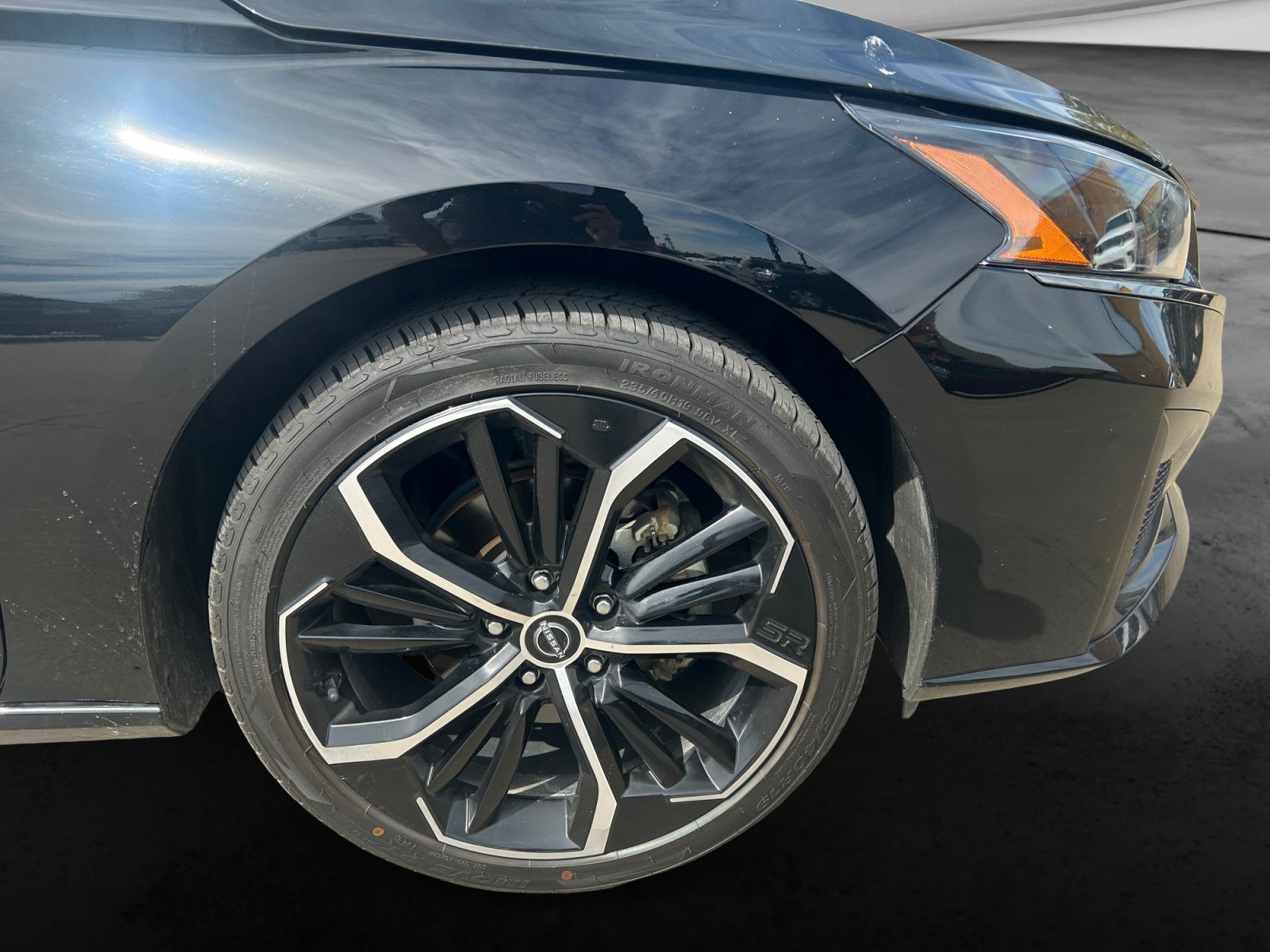 Used 2025 Nissan Altima 2.5 SR FWD image 14