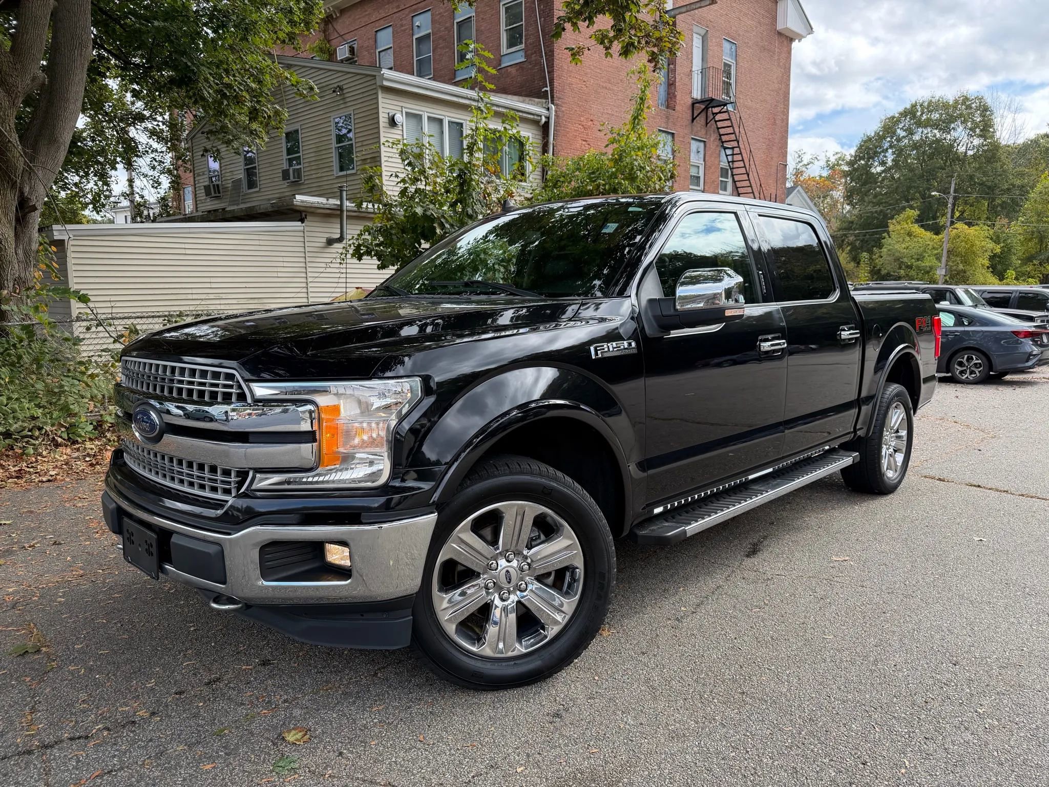 Used 2019 Ford F150 Lariat image 1