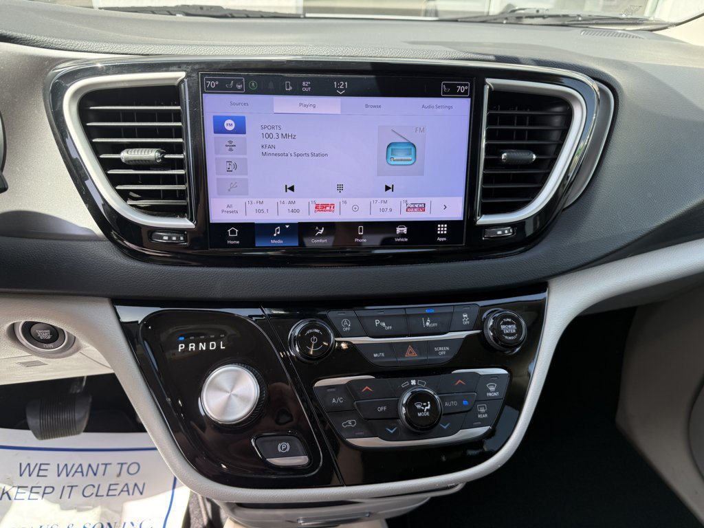 Used 2023 Chrysler Pacifica Touring-L FWD image 26