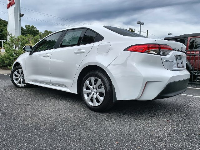 Used 2026 Toyota Corolla LE FWD image 6