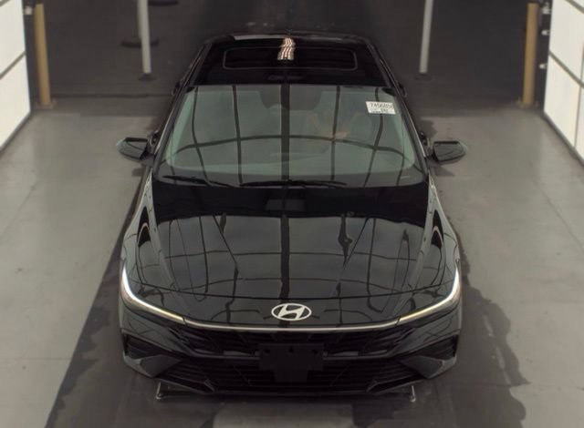 Used 2025 Hyundai Elantra SEL FWD image 2