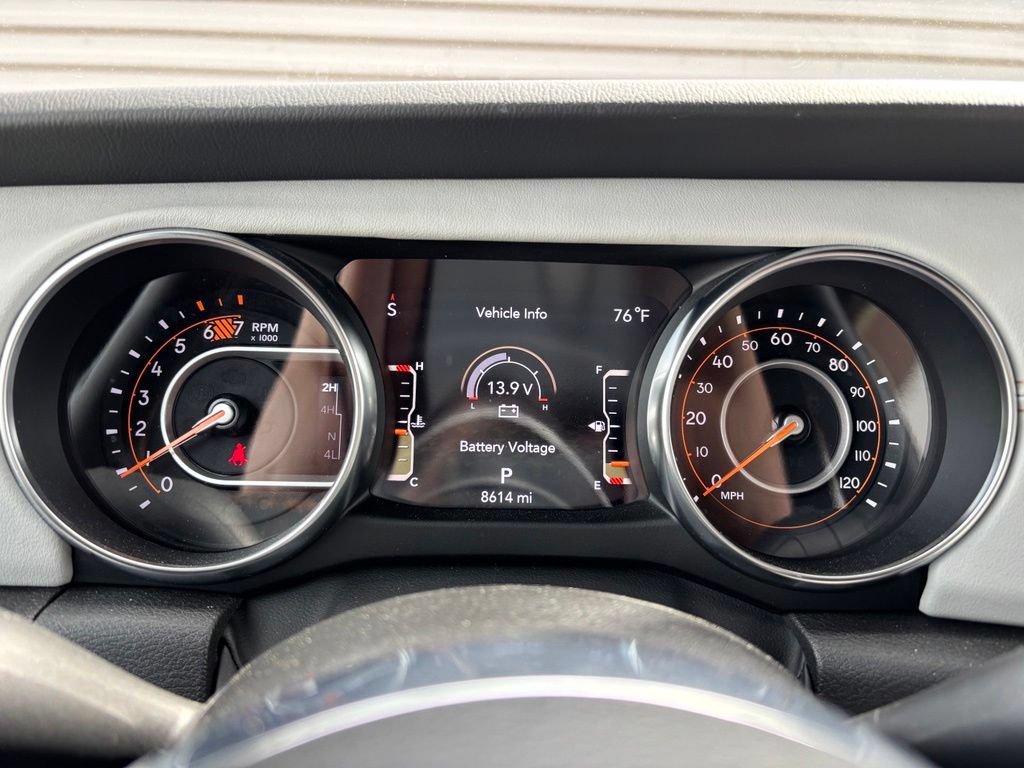 Used 2023 Jeep Wrangler Unlimited Sahara AWD/4WD image 30