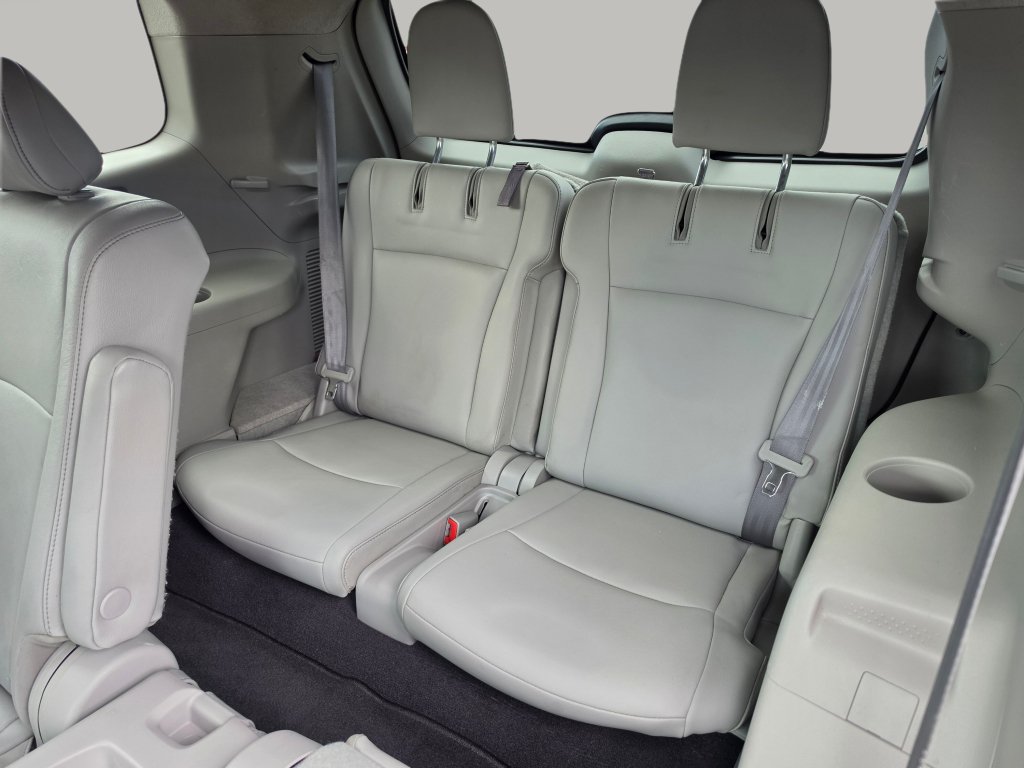 Used 2011 Toyota Highlander SE w/ Tow Pkg FWD image 29