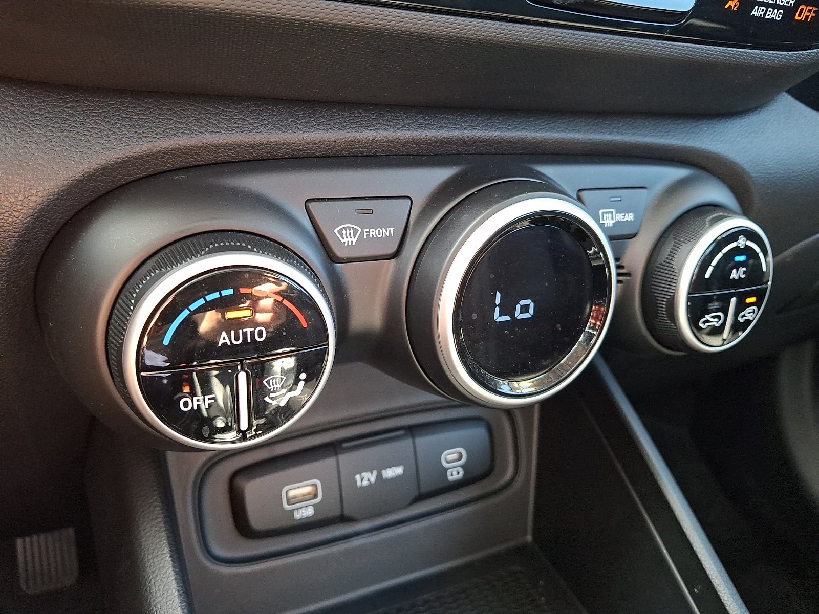 Certified 2025 Hyundai Venue SEL FWD image 25